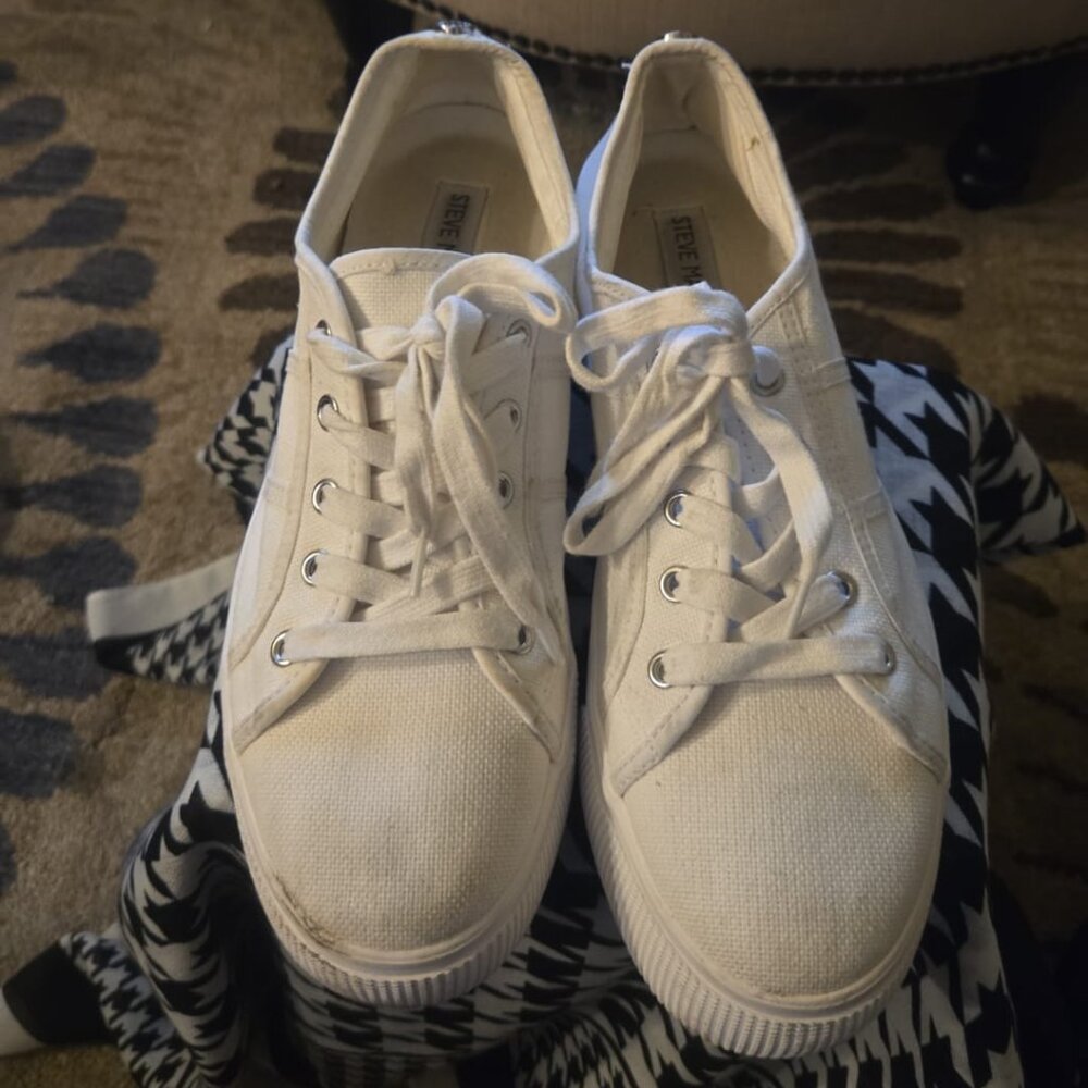 STEVE MADDEN PLATFORM WHITE SNEAKERS